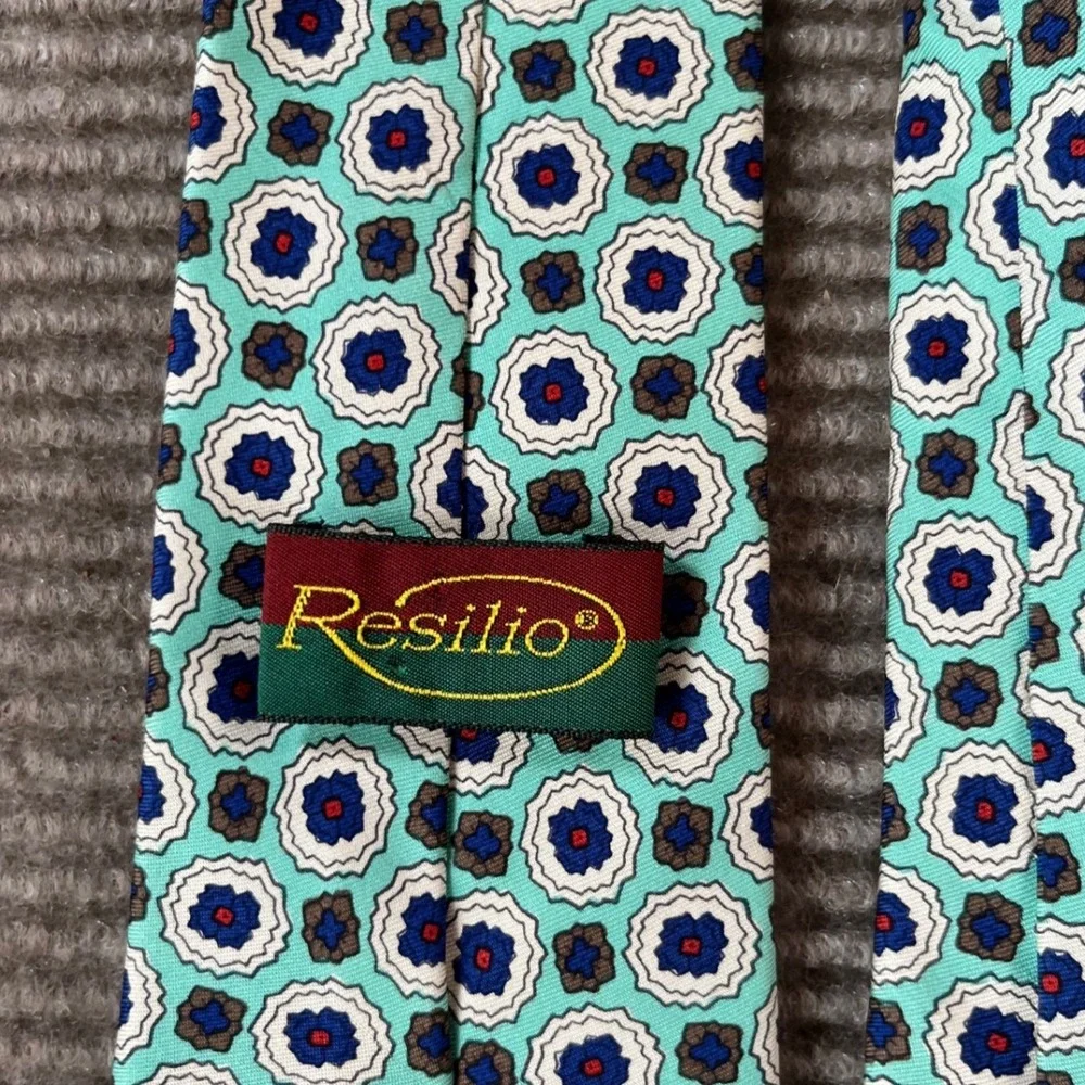 Resilio silk necktie